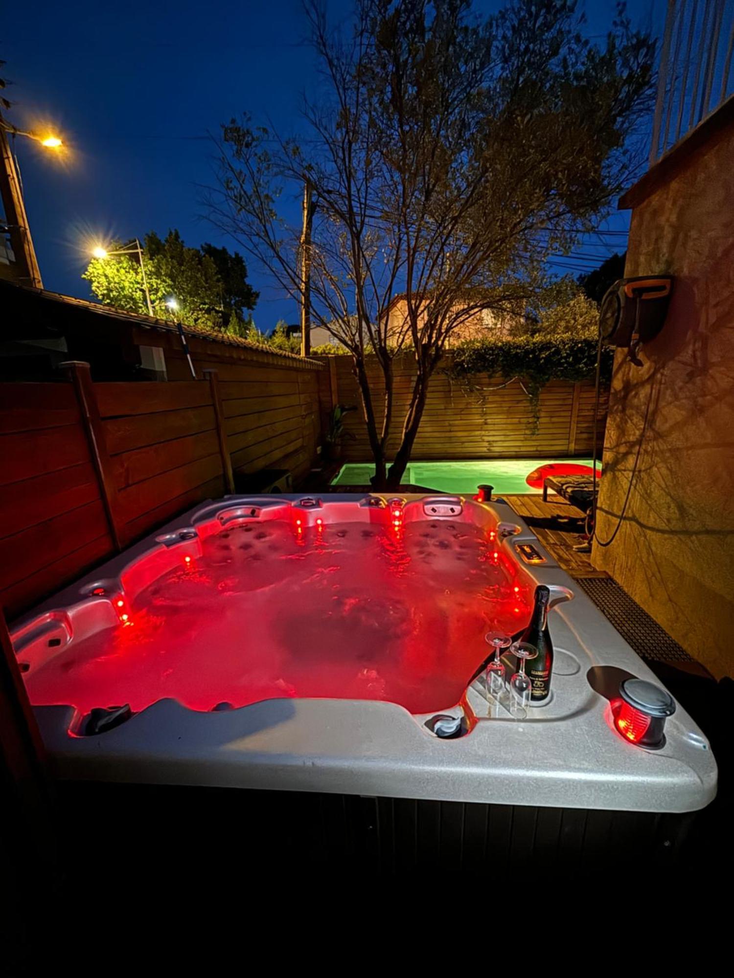 Maison Avec Piscine Et Jacuzzi Proche Des Plages Tolone Esterno foto