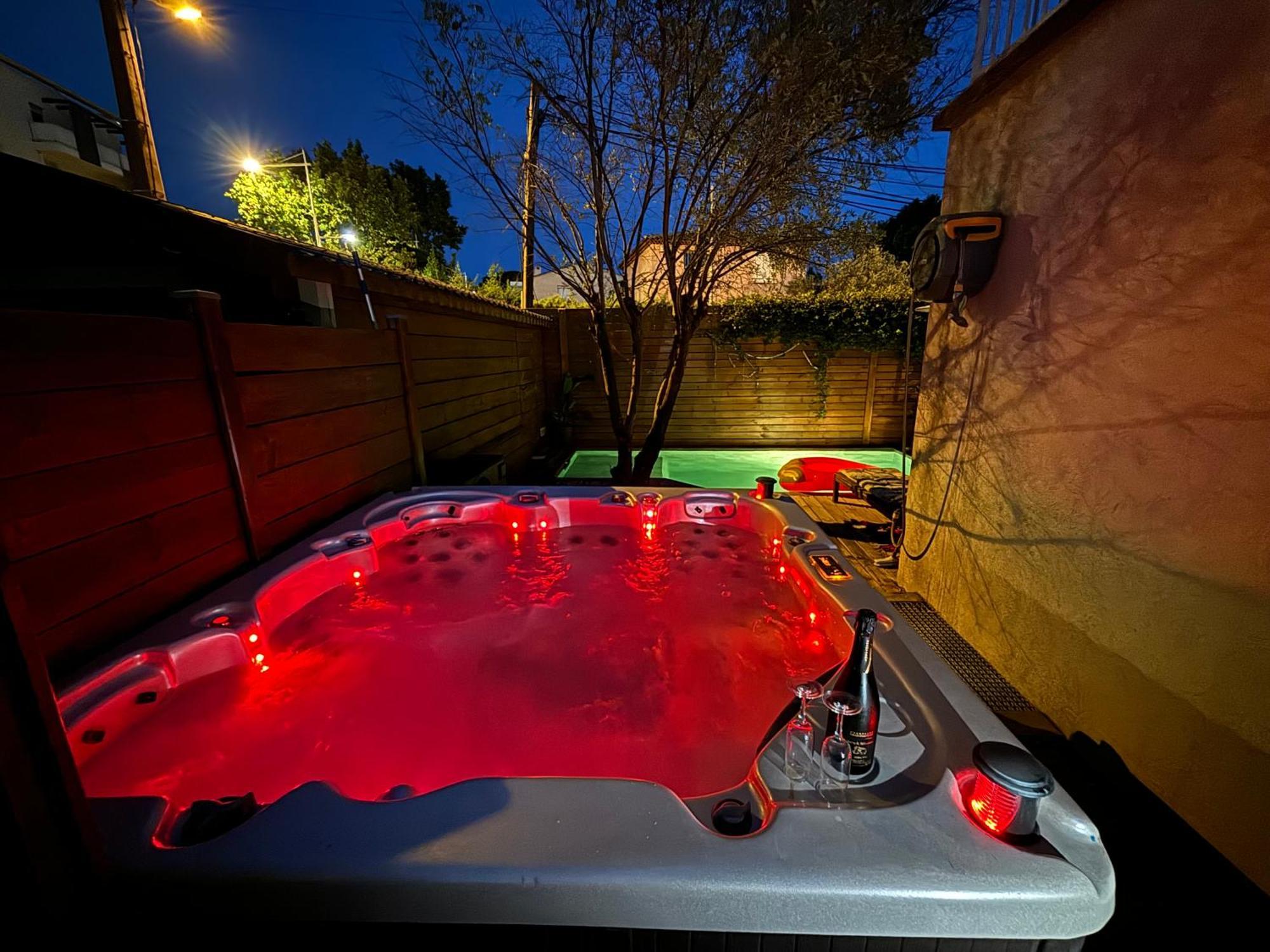 Maison Avec Piscine Et Jacuzzi Proche Des Plages Tolone Esterno foto